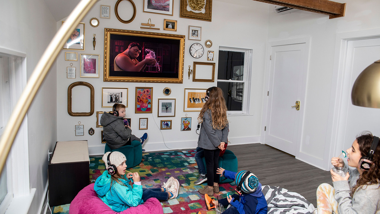 Kid Lounge Area- Slider 6